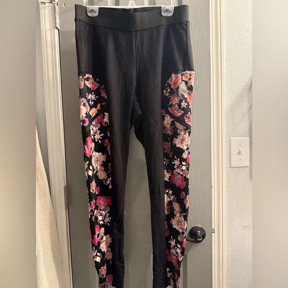 Like An Angel black stretch leggings with floral design on sides Women’s size 2X - Picture 1 of 9